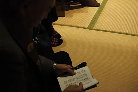 5月：永代経（総門と追悼法要）
