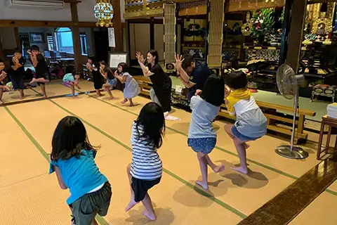 7月：子ども会（小学3～6年生お寺お泊り会）